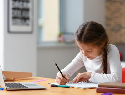 Ahora, ¿dónde meto un escritorio en el cuarto de mi hijo?